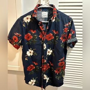 Medium floral short-sleeve button-up